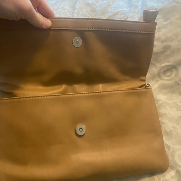 Clutch - Picture 3 of 4